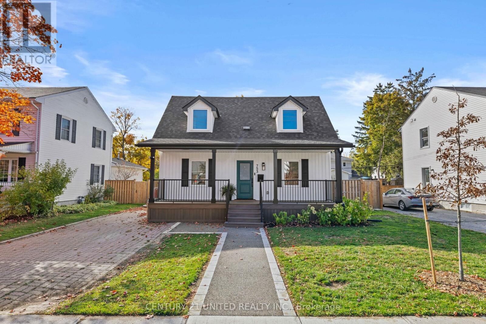Property Photo: 753 Chesterfield Avenue ON K9H 4Y1