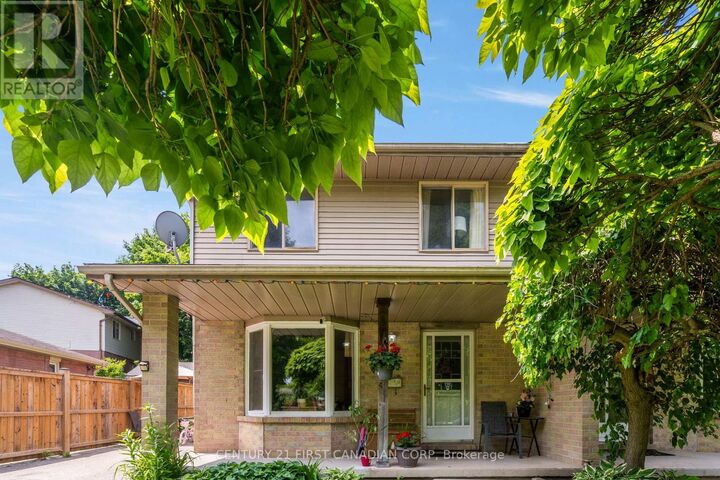 Property Photo:  139 Kimberley Avenue  ON N5Z 4Z2 