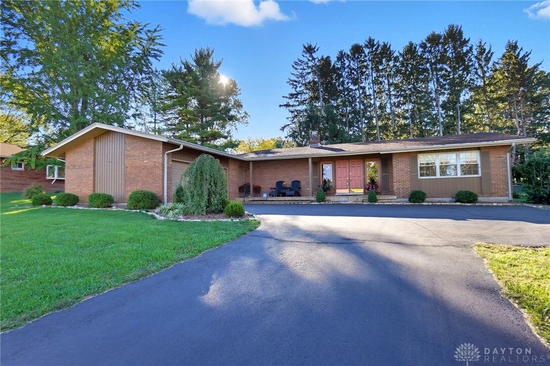 Property Photo: 965 Oak Dale Drive OH 45385