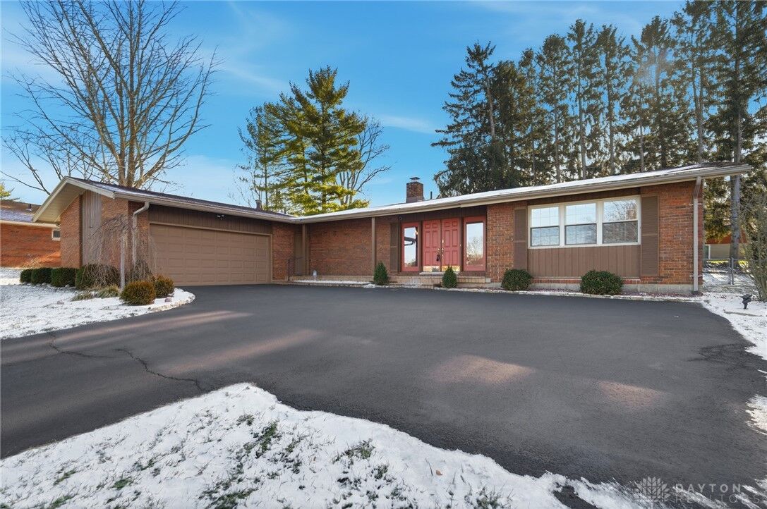 Property Photo:  965 Oak Dale Drive  OH 45385 