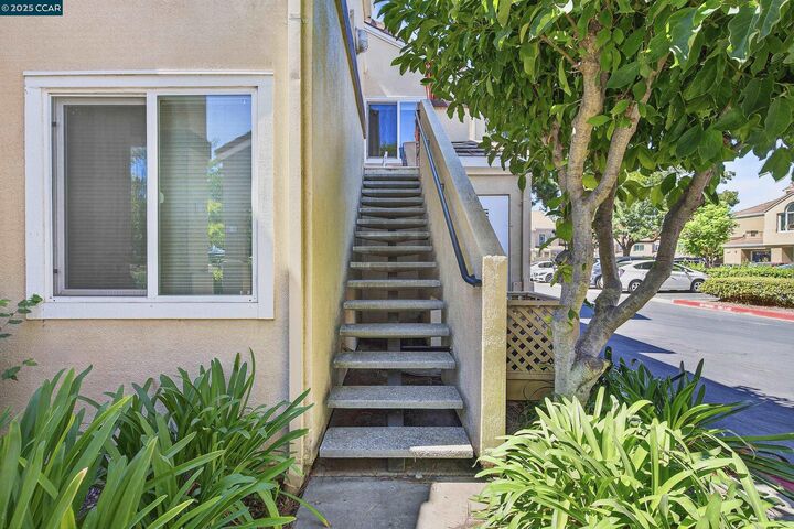 Property Photo: 6958 Gregorich Dr G CA 95138