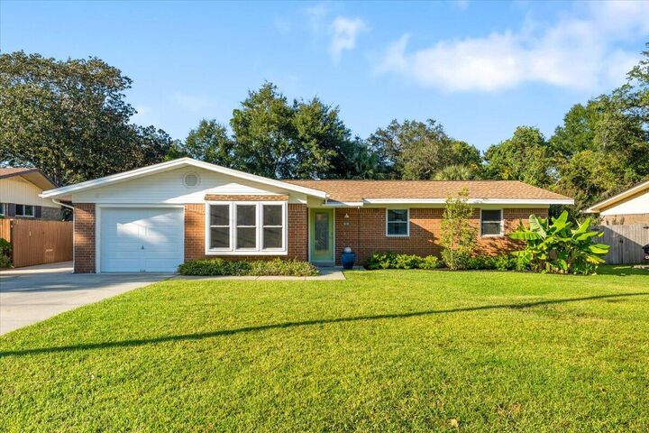 Property Photo: 619 Spencer Drive FL 32547