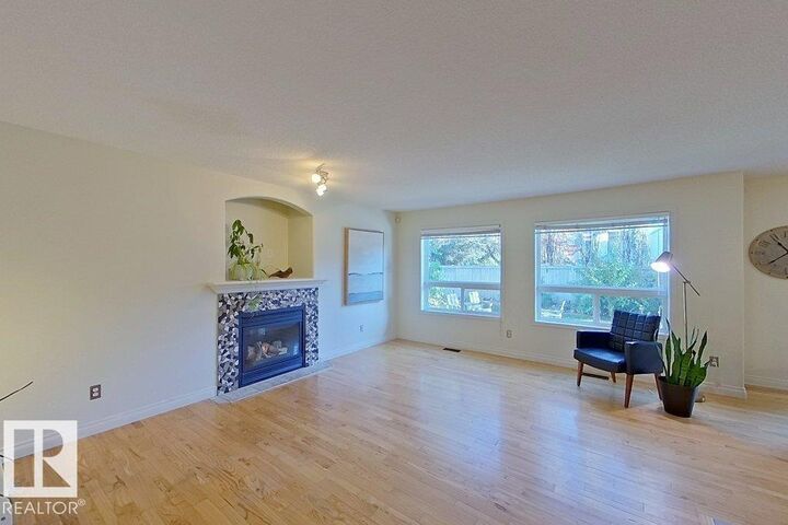 Property Photo: 14 Elbow Place AB T8N 6X3