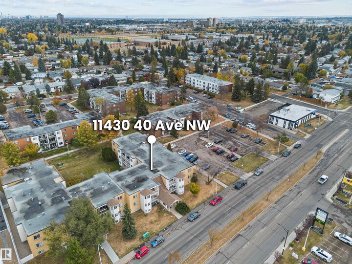 Property Photo: 11430 40 Av NW 207 AB T6J 0R5