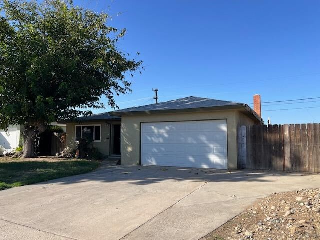 821 W Fairmont  Clovis CA 93612 photo