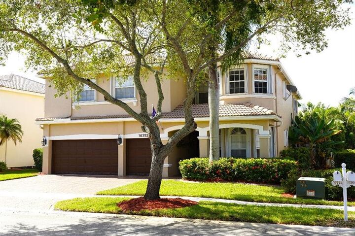 Property Photo:  16352 SW 14th St  FL 33027