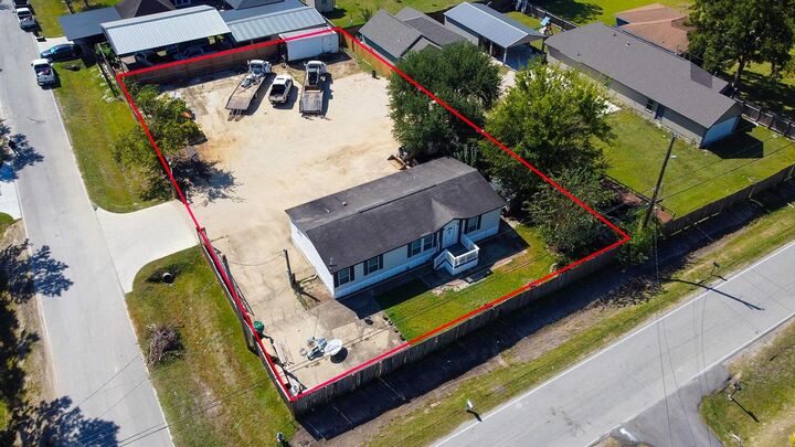 Property Photo: 450 Reuben White Drive TX 77532