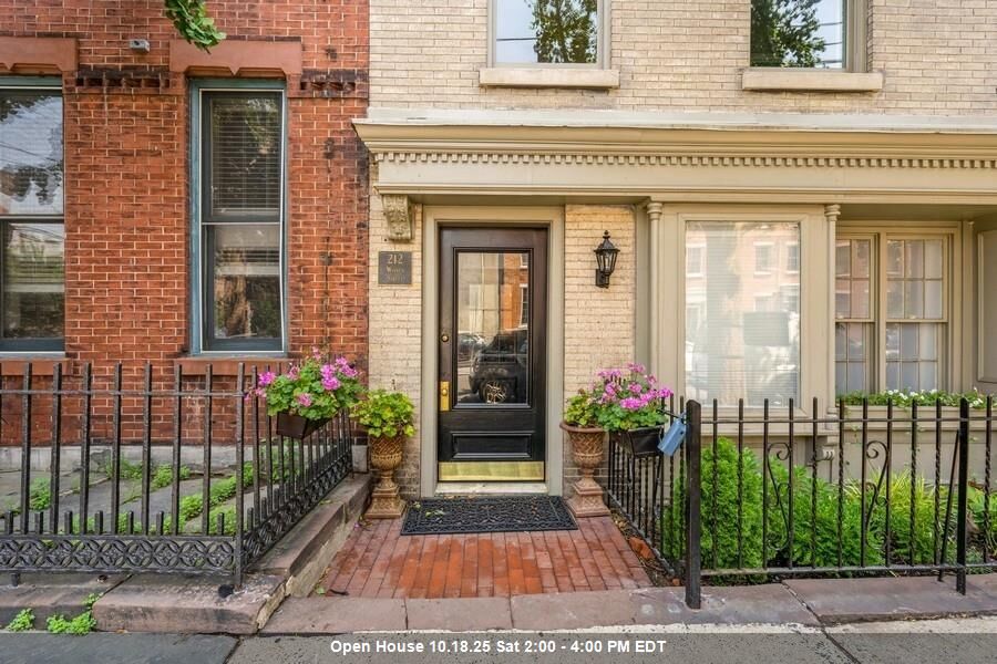 Property Photo: 212 Warren St 3 NJ 07302
