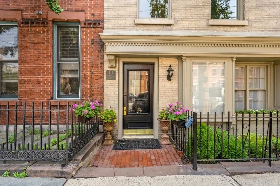 Property Photo:  212 Warren St 3  NJ 07302 