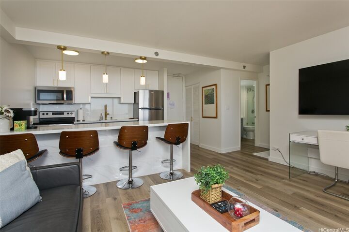 Property Photo: 229 Paoakalani Avenue 2808(Nuc) HI 96815