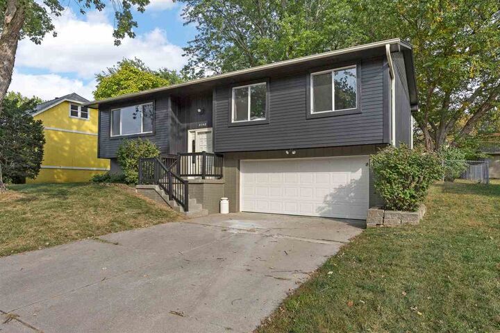 Property Photo: 2148 Russell Dr IA 52240