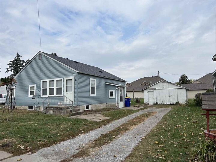 420 W Zeller St  North Liberty IA 52317 photo