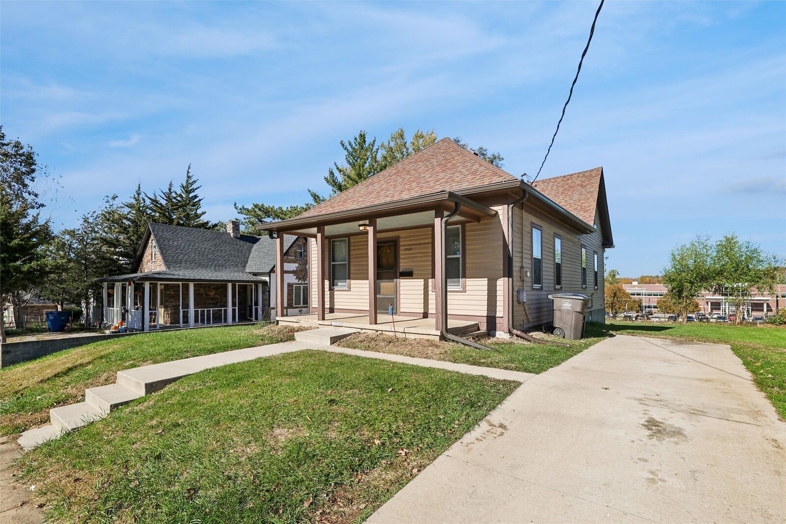Property Photo: 1925 Francis Avenue IA 50314