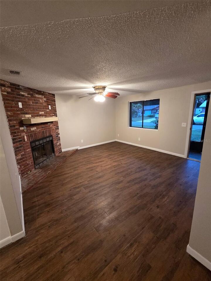 Property Photo: 39611 Meadowood Loop FL 33542