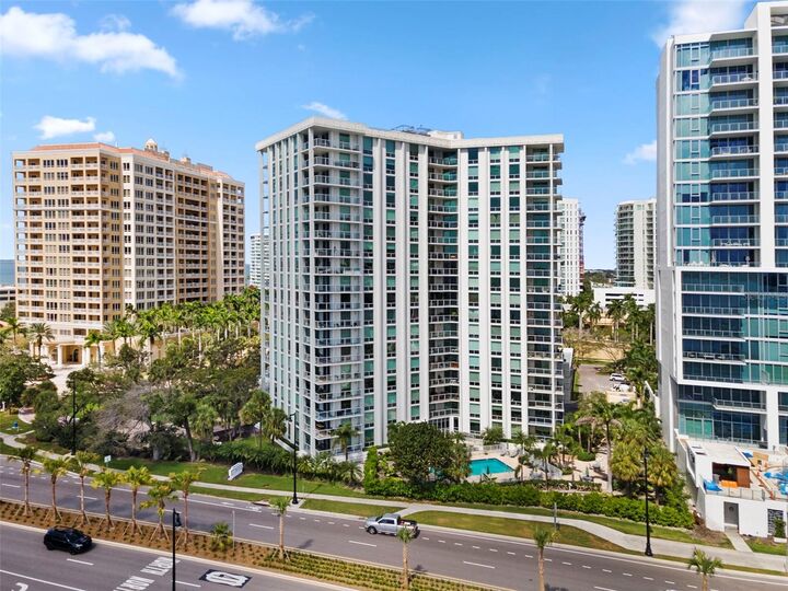 Property Photo: 1111 N Gulfstream Avenue 6B FL 34236