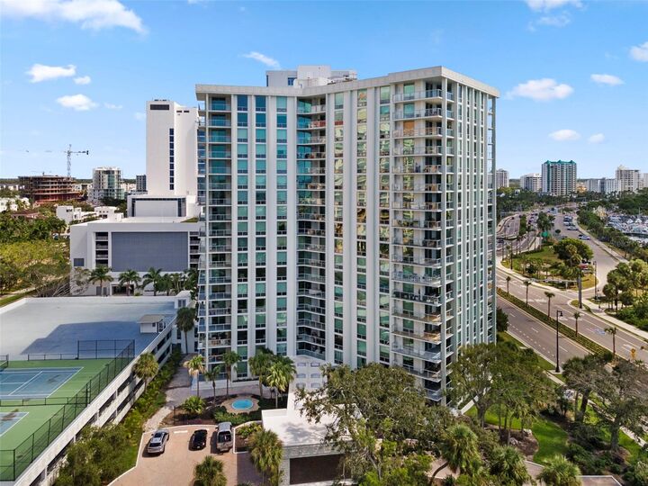 Property Photo:  1111 N Gulfstream Avenue 6B  FL 34236 