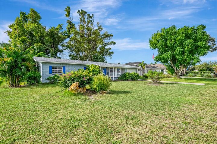 Property Photo: 112 Field Avenue East FL 34285