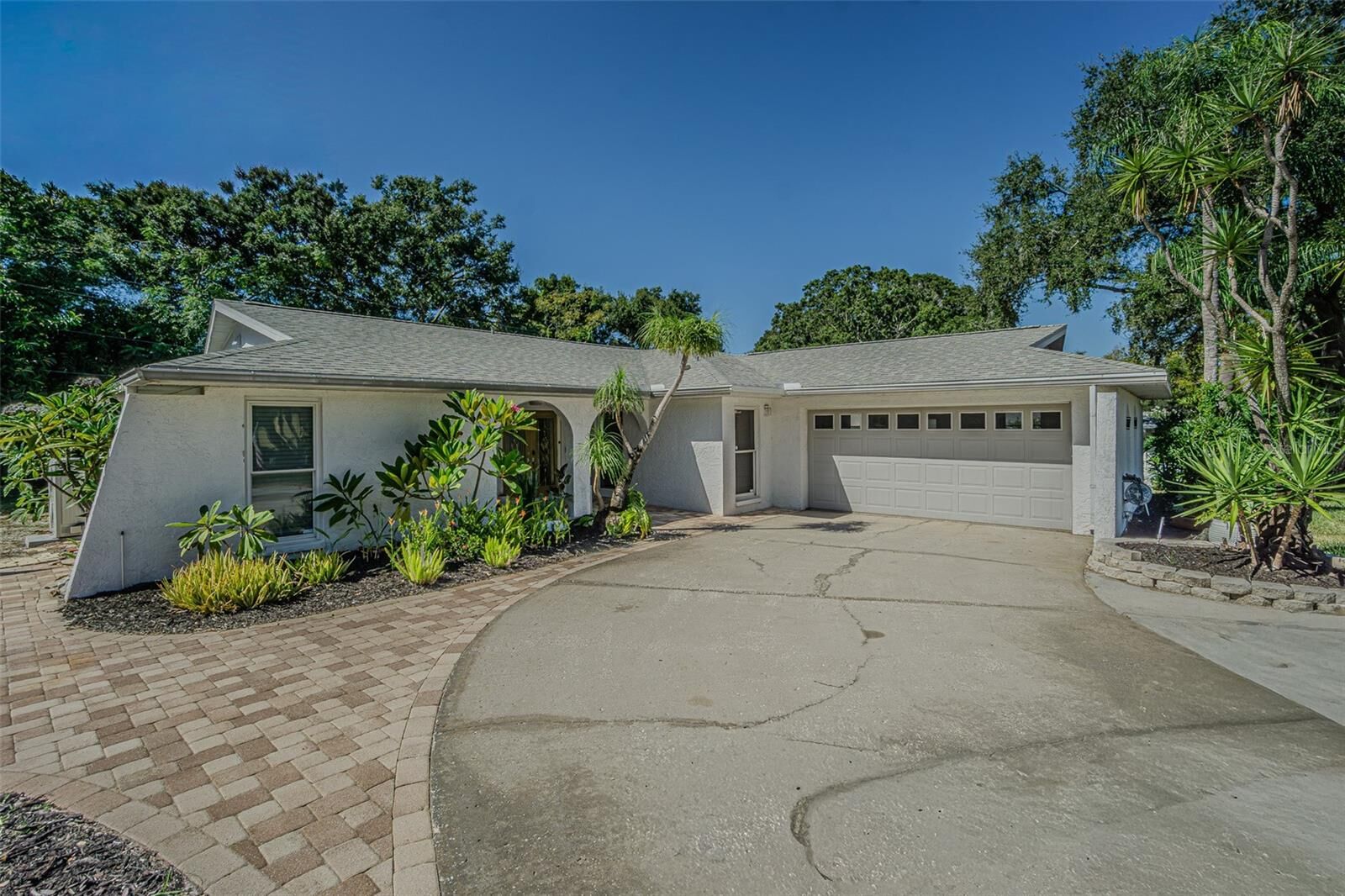 Property Photo: 565 Sandy Hook Road FL 34683