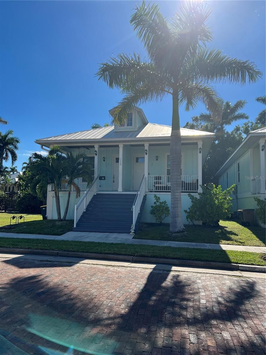 Property Photo: 115 Gilchrist Street 1 FL 33950