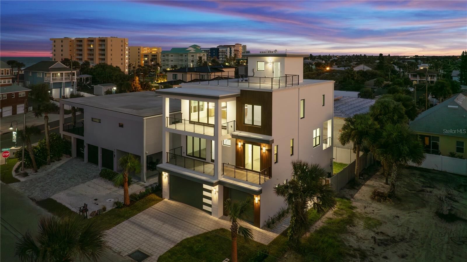 Property Photo: 427 Columbus Avenue FL 32169