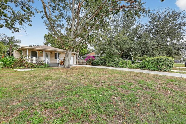 Property Photo: 6220 W Thorpe Street FL 33611