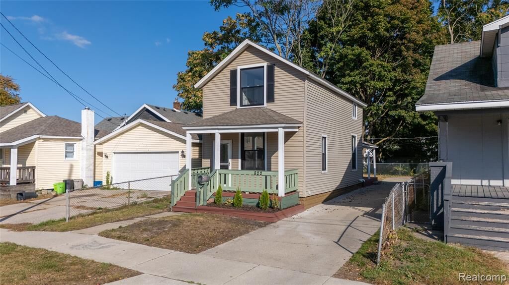 Property Photo: 822 Saint Clair Street MI 48060 3617