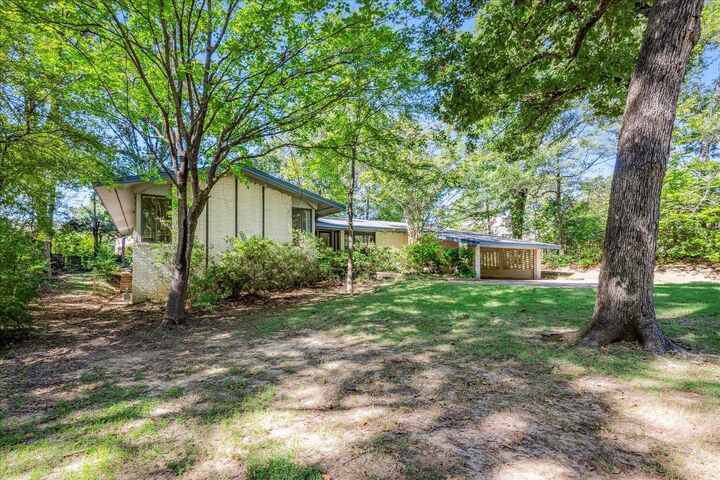 Property Photo: 321 Shady Woods Cv TN 38120