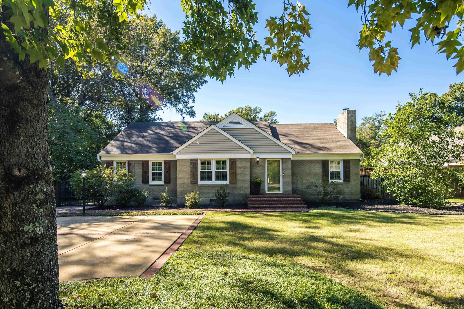 Property Photo: 73 N Goodlett St TN 38117
