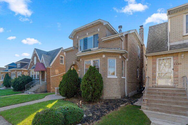 Property Photo: 6049 W Roscoe Street IL 60634
