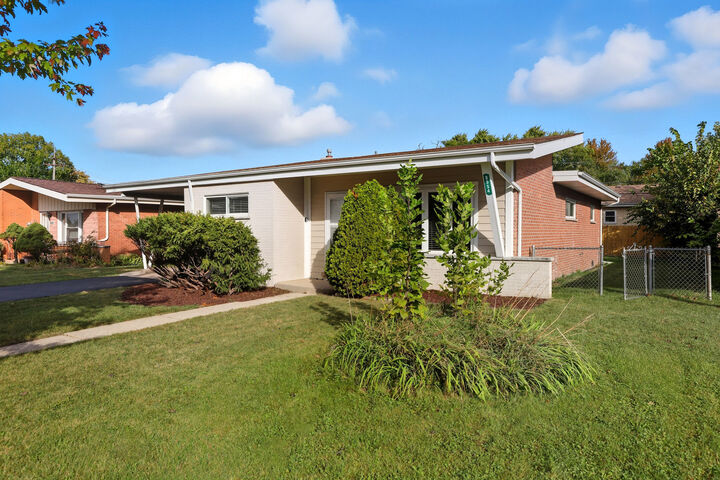 Property Photo:  8554 W Bruce Drive  IL 60714