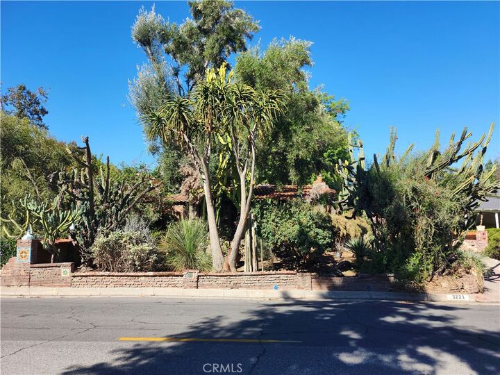 Property Photo: 3221 Redwood CA 92501