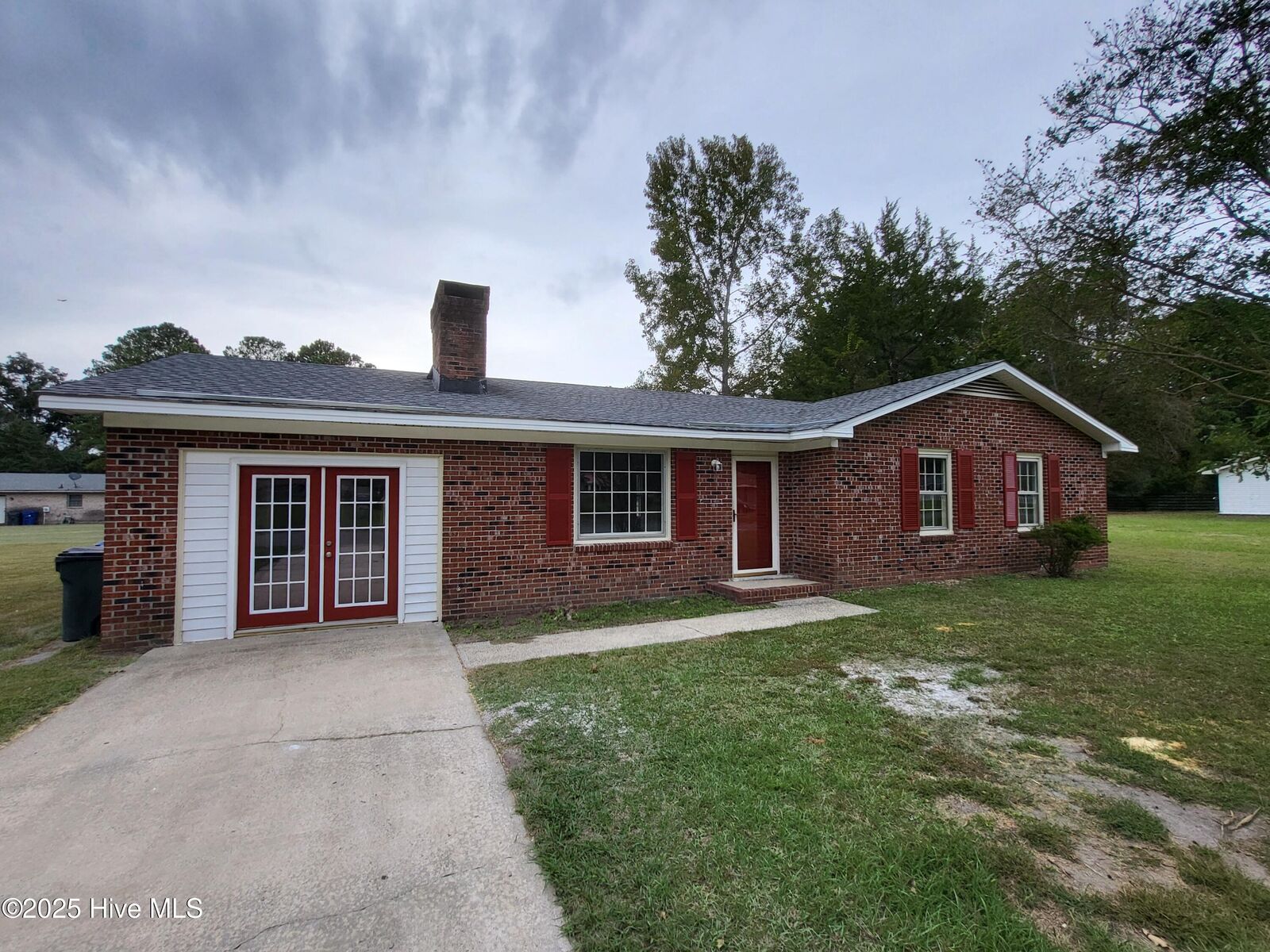 Property Photo:  1304 Manchester Road  NC 28504 