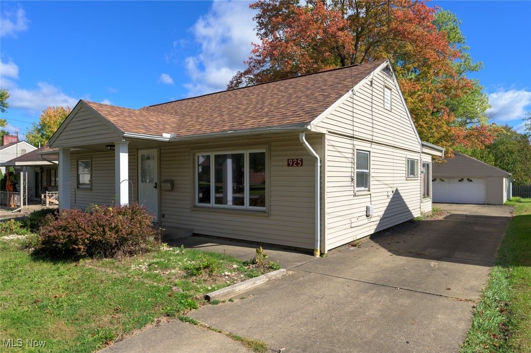 Property Photo:  925 Ohio Avenue  OH 44437