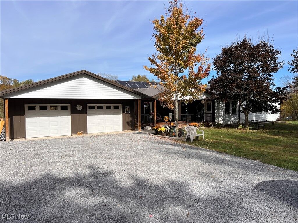 Property Photo:  46208 Pine Hollow Road  OH 44455