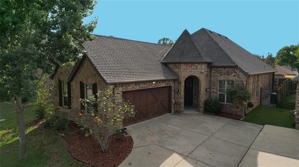 Property Photo: 7425 Park Place Drive TX 76182