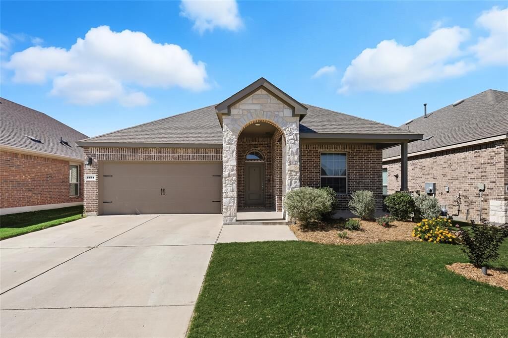 Property Photo:  1424 Green Valley Way  TX 75009 