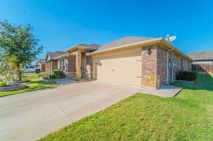 Property Photo: 817 Horton Street TX 75189