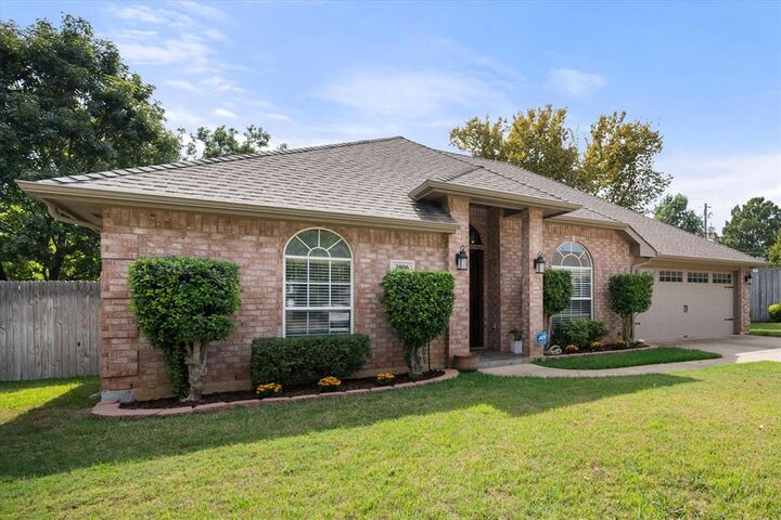 Property Photo:  3806 Ivywood Court  TX 76016