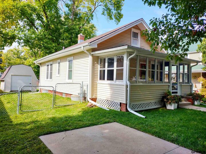 Property Photo: 1926 S 35th Street NE 68105