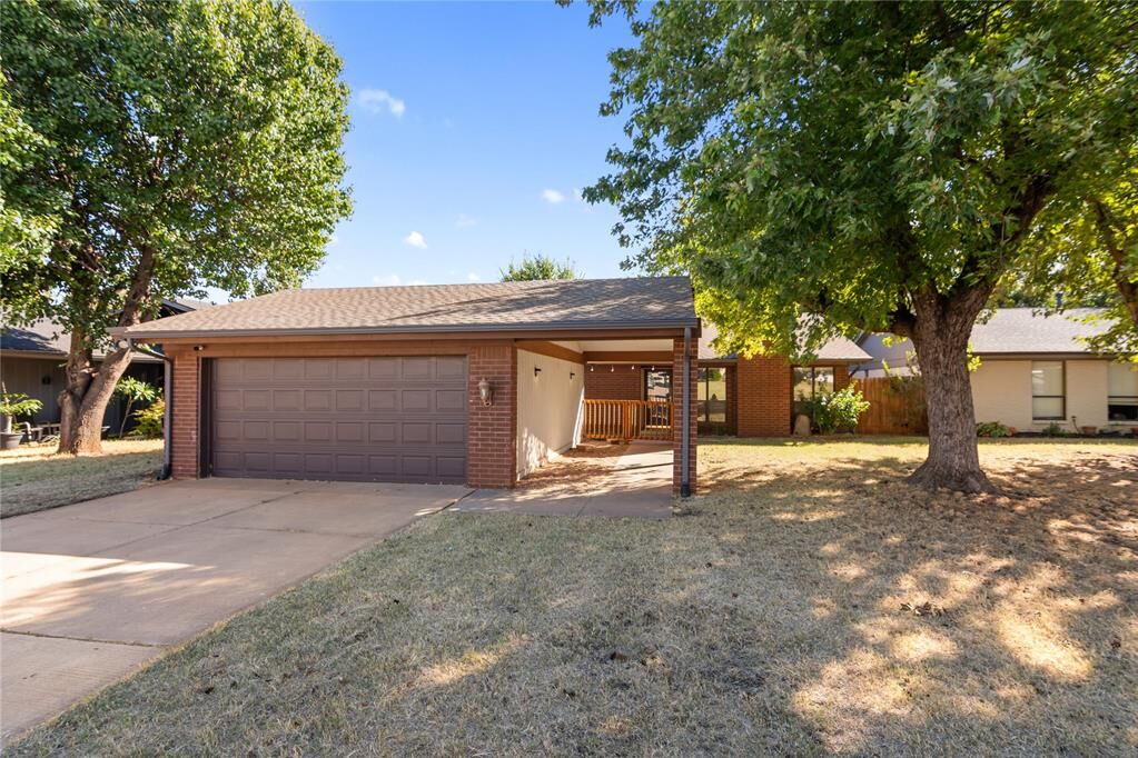 Property Photo: 12424 Fox Run Drive OK 73142