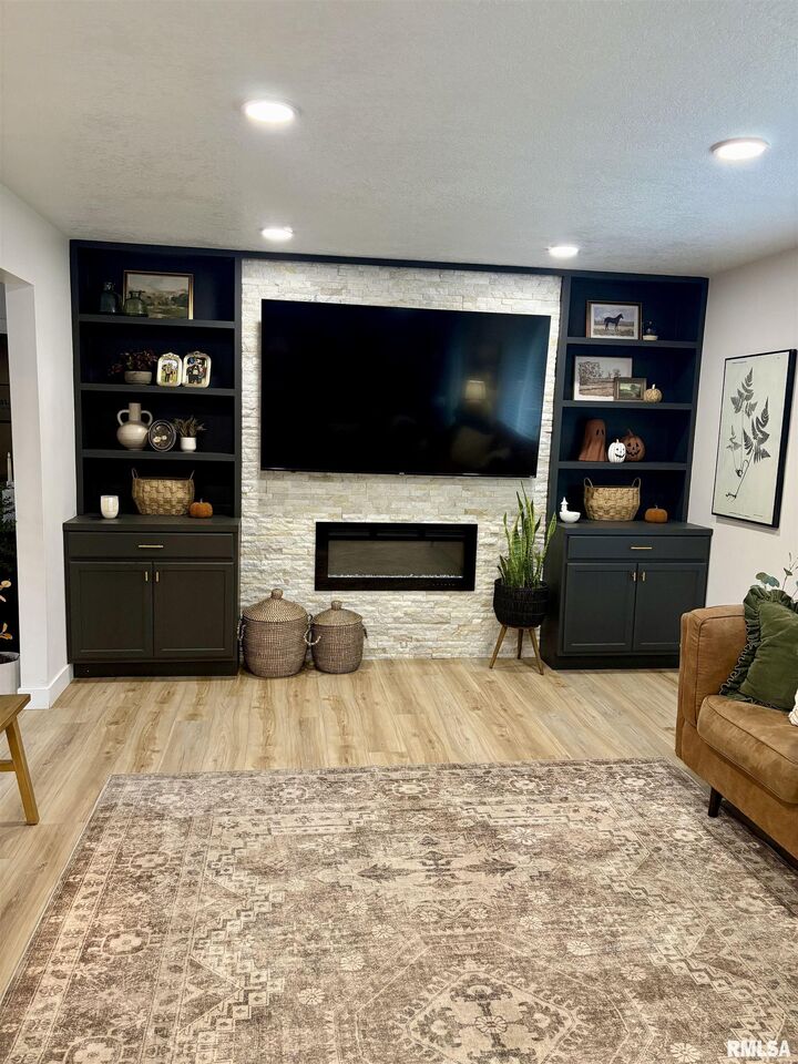 Property Photo: 1222 Whittier Court IA 52732