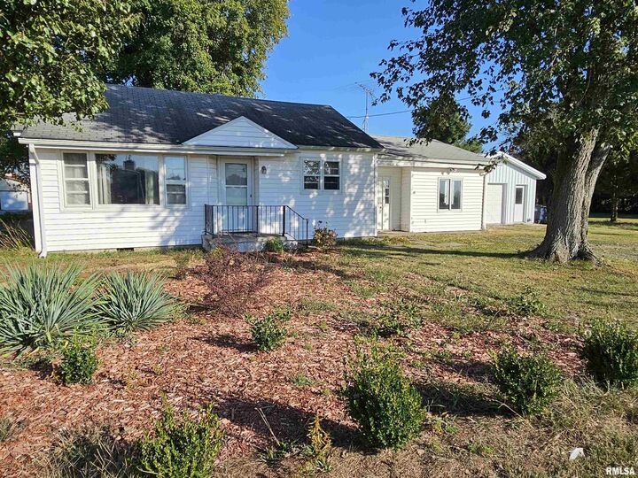 233 N US Hwy 45 Highway  Cisne IL 62823 photo