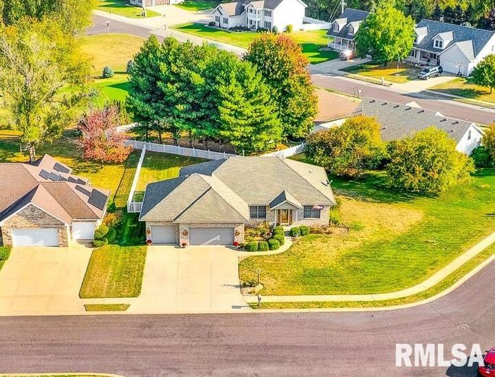 Property Photo: 1906 Liberty Court IL 61554