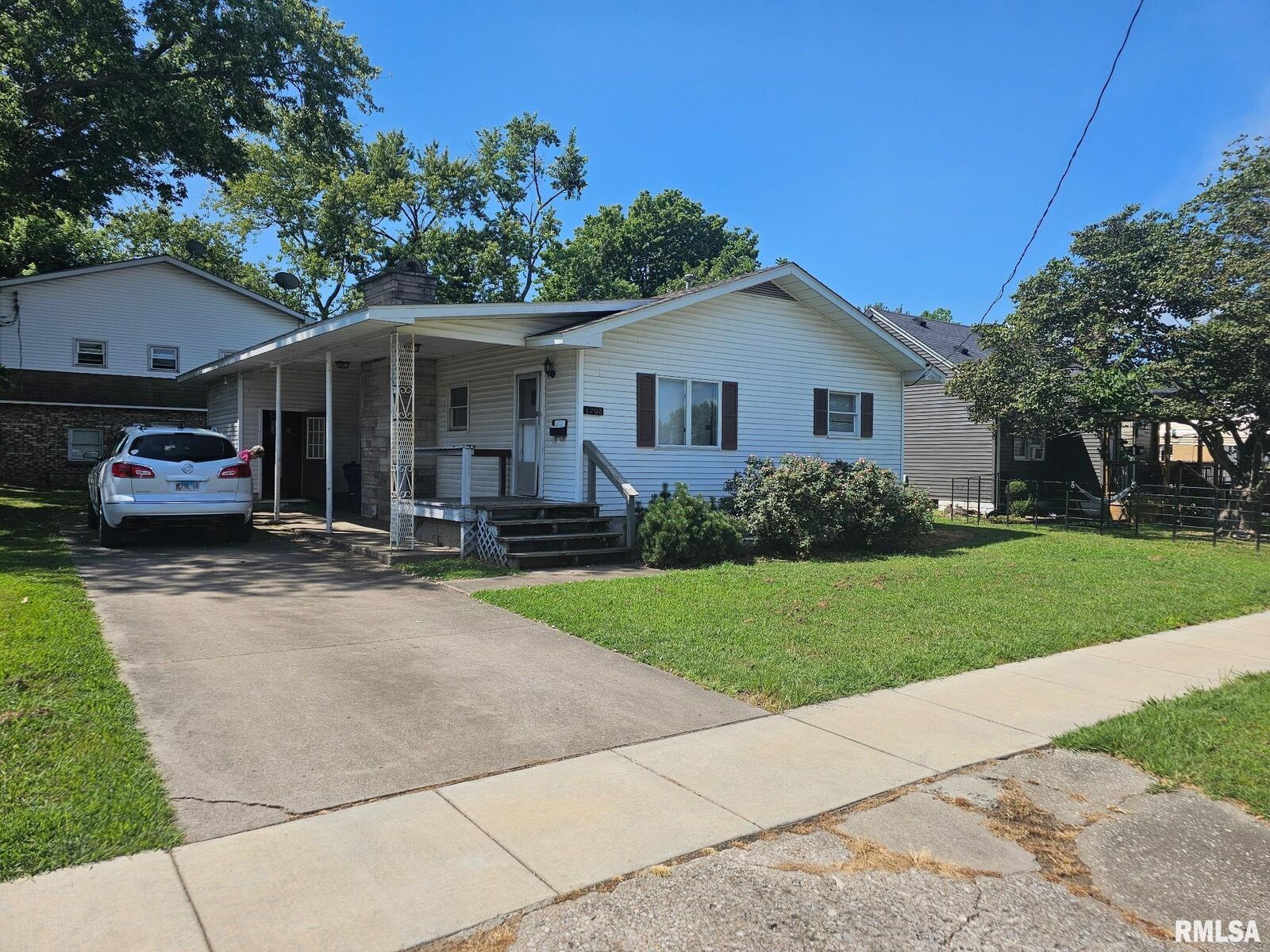 Property Photo:  1208-1210 E Main Street  IL 62896 