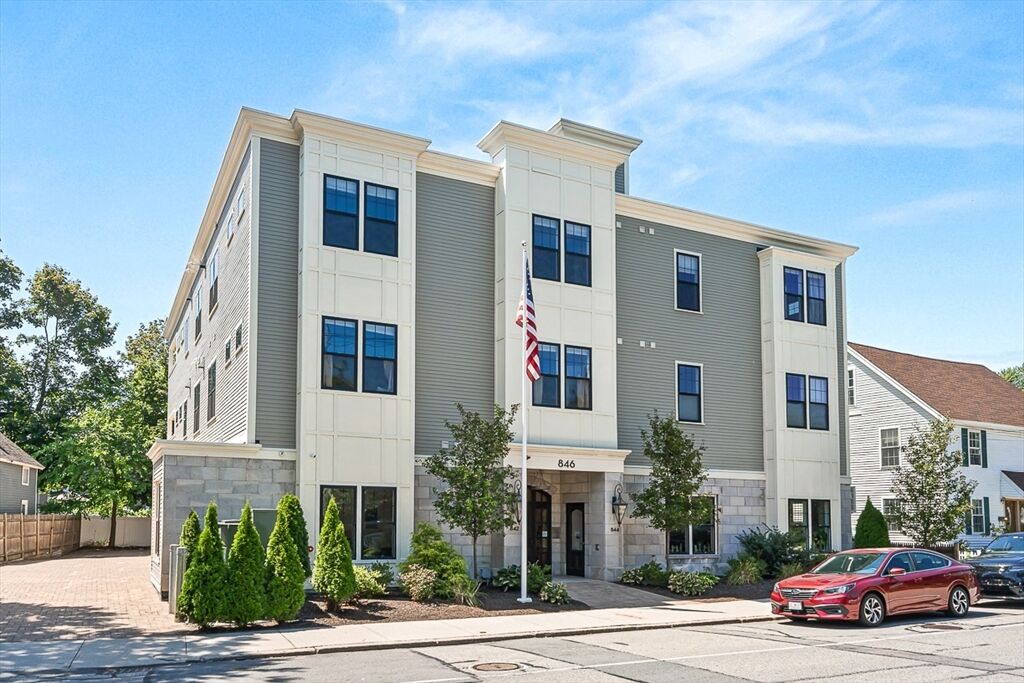 Property Photo:  846 Main Street 4  MA 01890