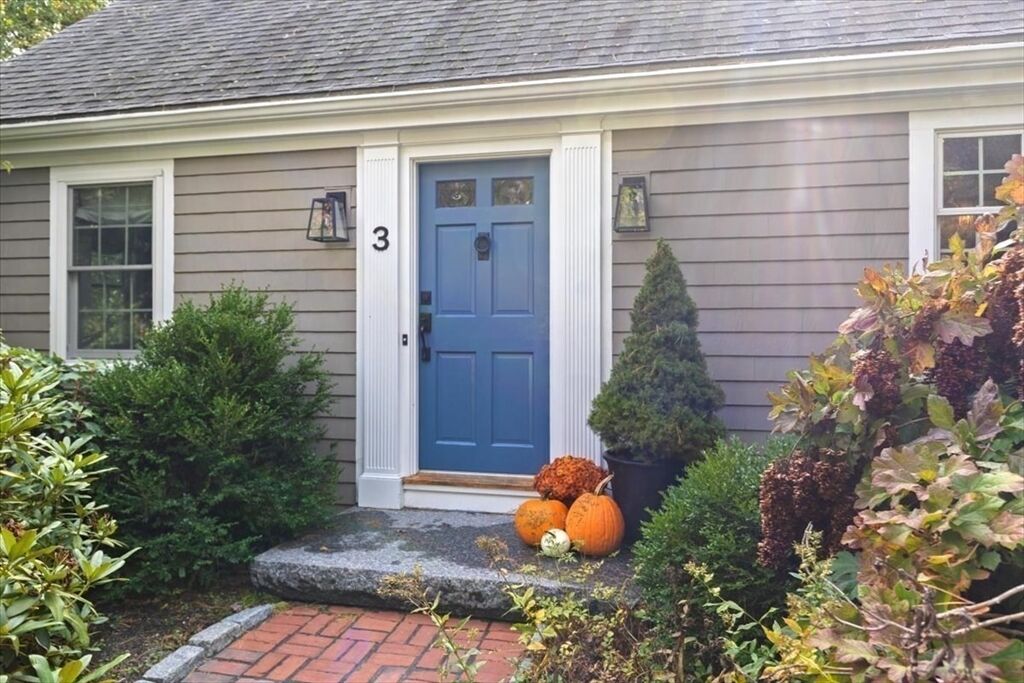 Property Photo:  3 Howland Ln  MA 02043 