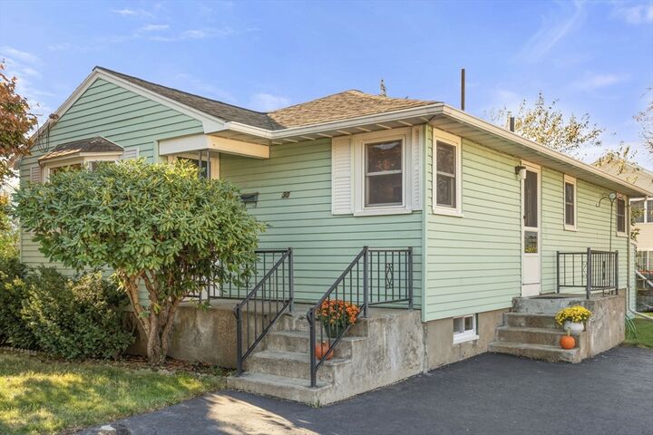 30 Wampum Ave  Waltham MA 02451 photo