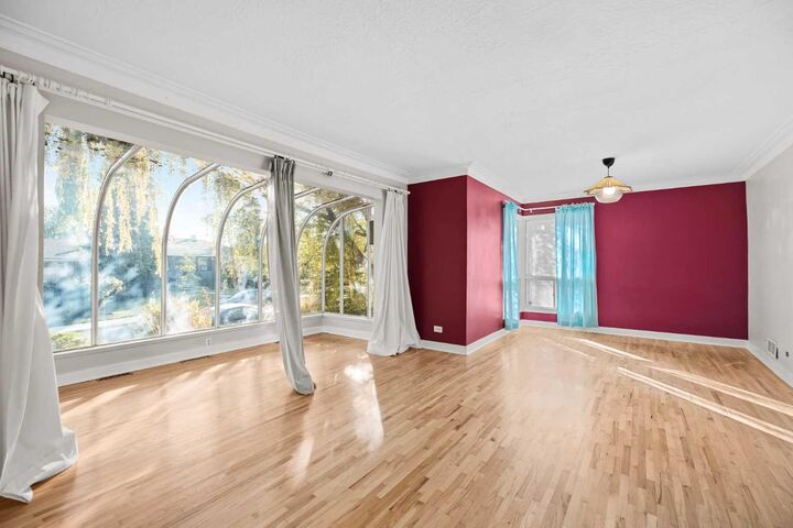 Property Photo: 428 49 Avenue SW AB T2S 1G2