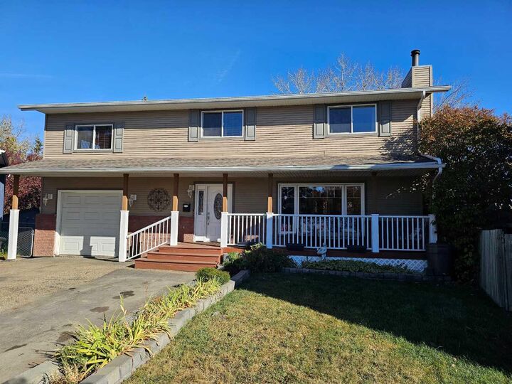 Property Photo: 31 Willow Crescent AB T4L 1V3