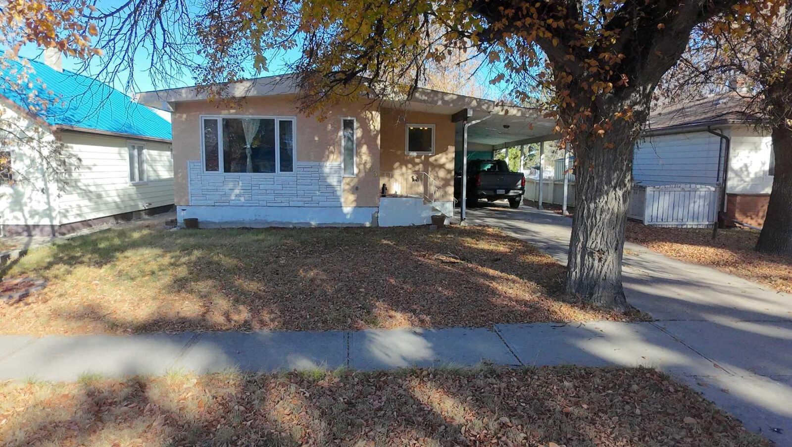 Property Photo: 5333 44 Avenue AB T1G 1C3